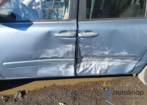 2009 Kia Sedona Lx z USA, uszkodzony, nr VIN KNDMB233496315844